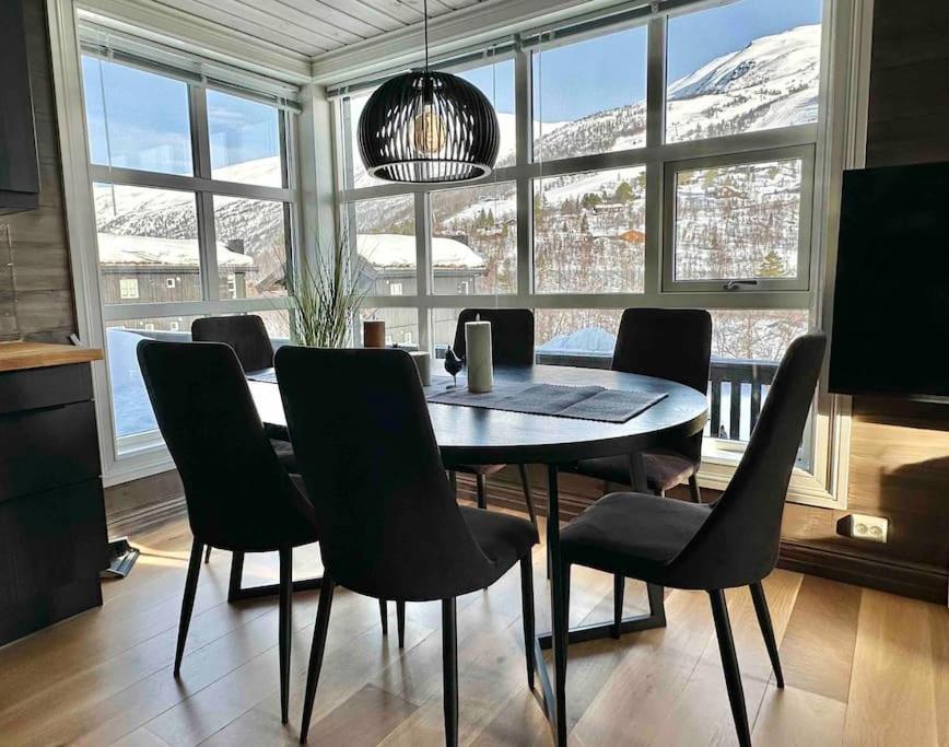 Lovise Mountain Apartment Stranda  Exteriér fotografie